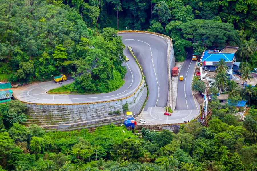 ചുരത്തില്‍ ഗതാ​ഗത നിയന്ത്രണം തുടങ്ങി; നാളെ മുതൽ കർശന പരിശോധന