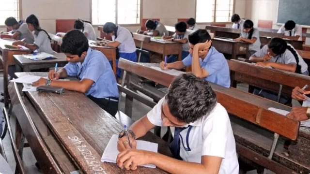 ഹയ‍‍‌ർ സെക്കൻഡറി പരീക്ഷാഫലം പ്രഖ്യാപിച്ചു; 77.97 ശതമാനം വിജയം