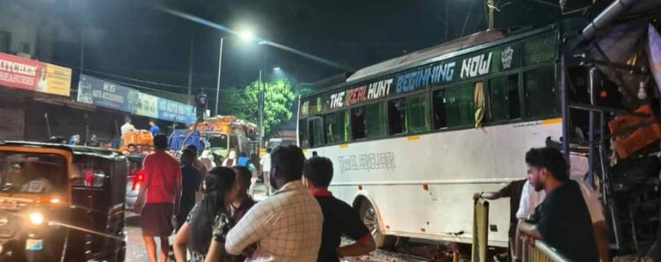 മഞ്ചേരിയിൽ  മര്‍ക്കസ് നോളജ് സിറ്റിയിലെ വിദ്യാര്‍ത്ഥികള്‍ സഞ്ചരിച്ച ബസ് അപകടത്തില്‍പ്പെട്ടു; നിരവധിപേര്‍ക്ക് പരിക്ക്
