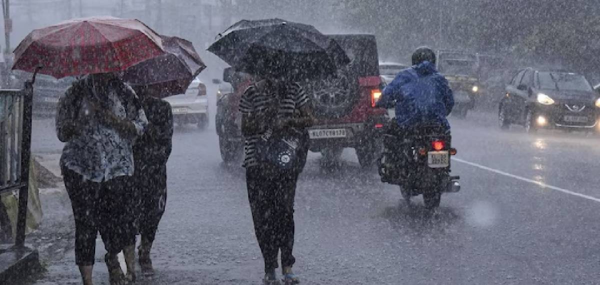 കനത്ത മഴ തുടരുന്നു: കോഴിക്കോട് ഉൾപ്പെടെ 4 ജില്ലകളിൽ റെഡ് അലർട്ട്